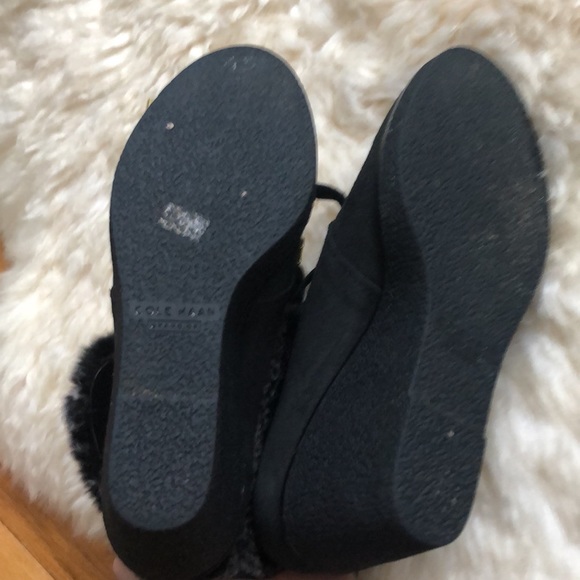 COLE HAAN wedge heel faux fur-cuff lace up booties. Black size 5 1/2 B. - Picture 10 of 14